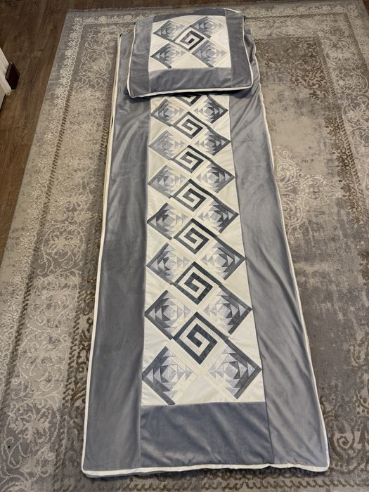 Құрақ көрпе жастығымен, тысы