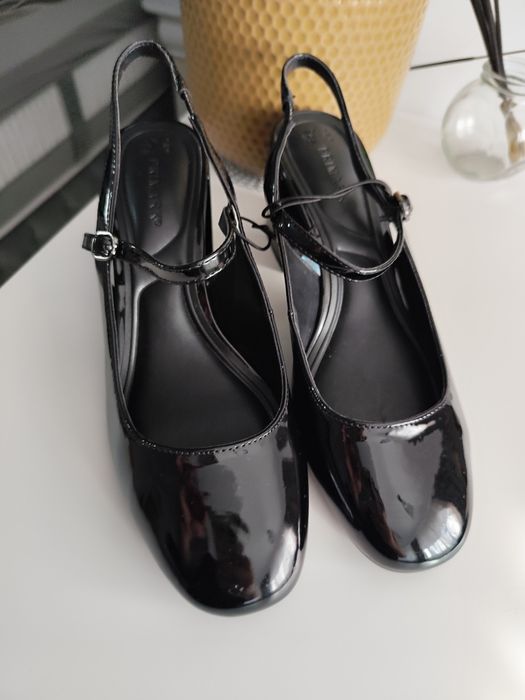 Pantofi cu toc noi nr 38