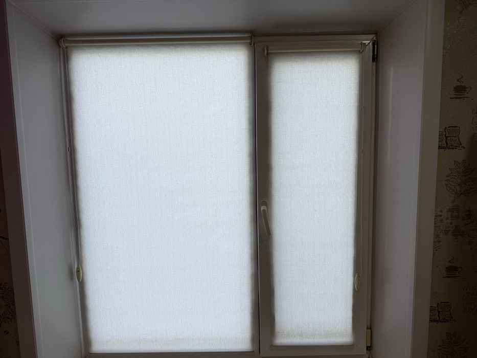 Продам ролл-шторы б/у в хорошем состоянии. Торг.