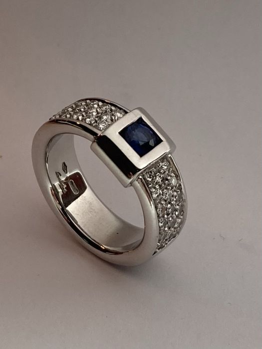 Inel aur alb cu diamante si safir Salvini