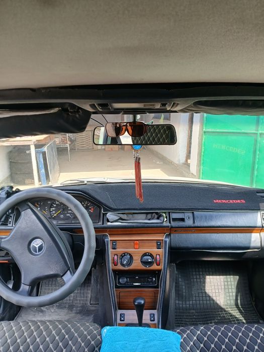 Продаю мерс хорошом состояние сел и поехол