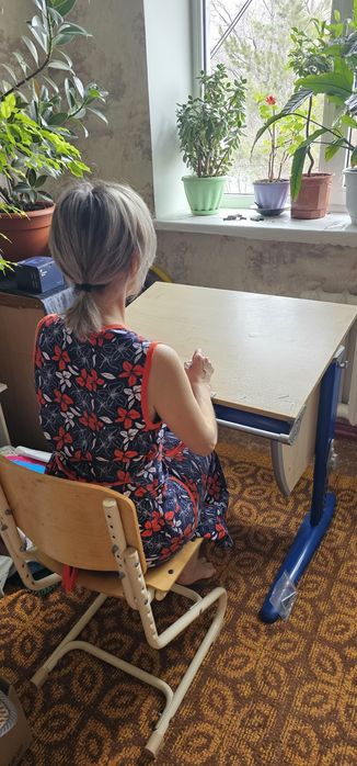 Продам отличную стол парту