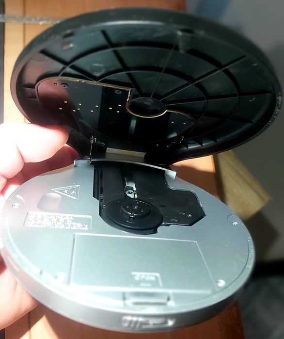 CD Player Portabil AEG CDP 4212 – MP3, Anti-Shock, Perfect Funcțional