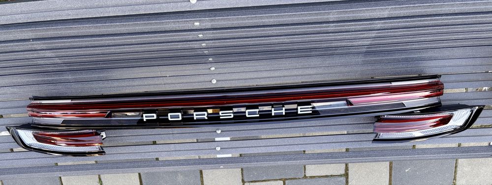 Set lampi spate Porsche Cayenne 9YA 9Y0 Lampa spate centrala Porsche semnal dinamic