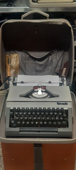 Mașină de scris Erika Ursula impecabilă