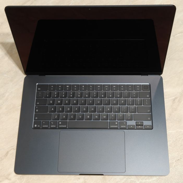 MacBook Air 15 M5 24/1TB 100%