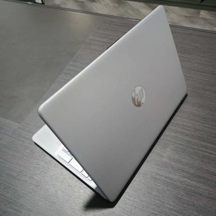 HP Laptop 15t i5 SSD 256/8 GB