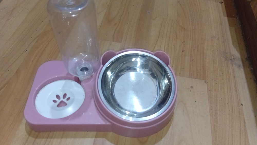 Миска для корма с поилкой автоматической для кошки.