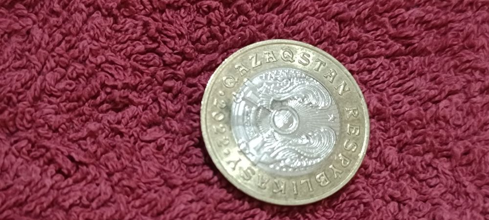 Продам монеты 80 лет победы и др.
