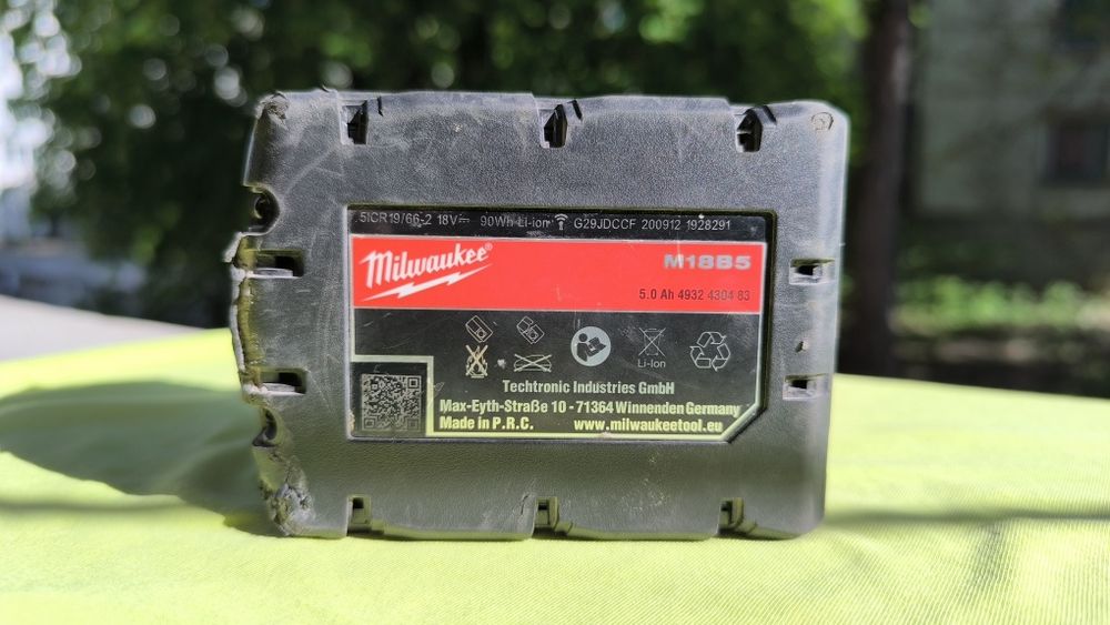 Батерия акумулаторна MILWAUKEE M18 B5 ( повредена)