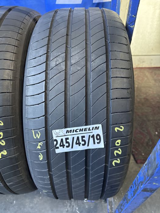 245/45/19 Michelin