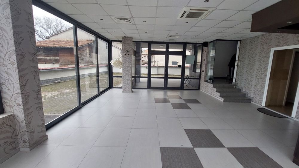 Дава се под наем Заведение в Разлог - 40 кв.м за 204 € - Снимка #1
