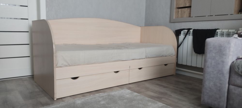 Продам кровать 80*190