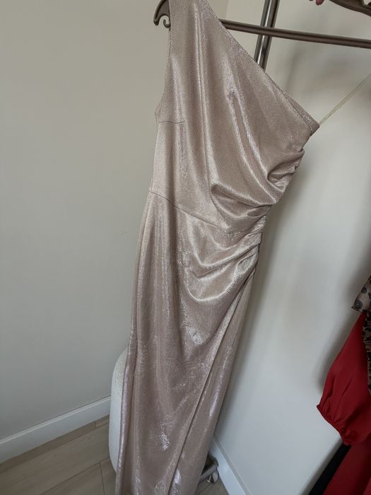 Сверкающее платье