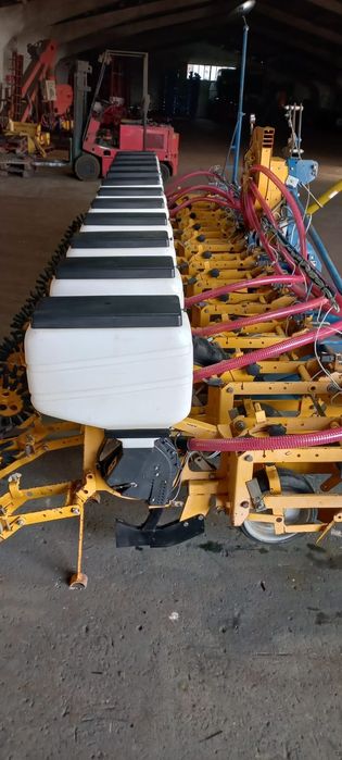 Сеялка 12 рядная