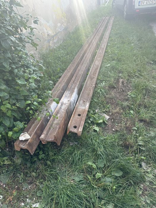 Vând 3 șine de tren (7 m fiecare) folosite la acoperișul  unui garaj pentru rezistență