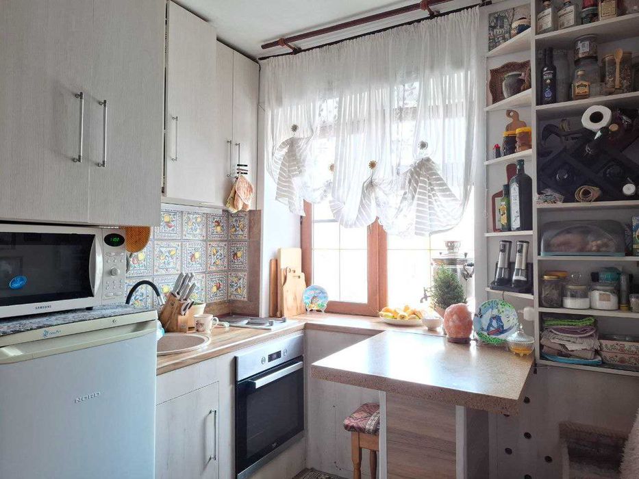 В продаже 2-комнатная с ремонтом.