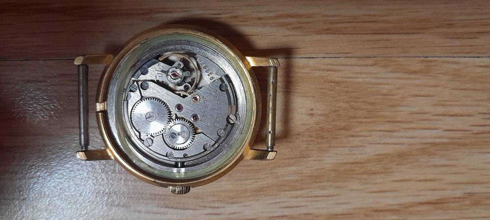 Ceasuri vechi placate aur