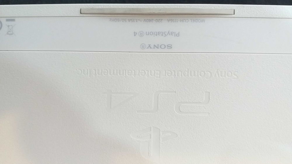 Play Station 4 cu doua controller