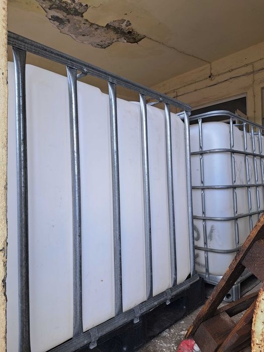 Еднотонни пластмасови бидони