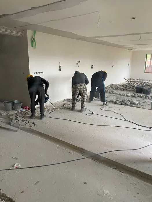 Кърти, чисти и извозва. Извозване на отпадъци от имота до сметище.