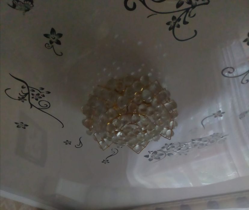 Стеклянная люстра