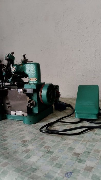 Продаю трёхниточный оверлок