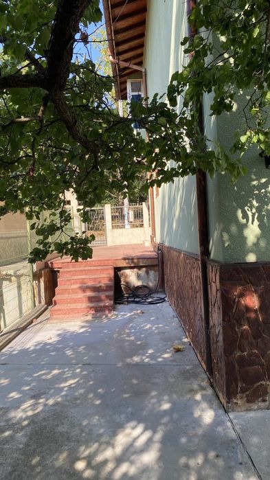 ПРОДАВА СЕ: Обзаведен самостоятелен имот от 230 кв.м (2-ри и 3-ти етаж) с ОБОСОБЕН ДВОР, отделен вход, 4 ТЕРАСИ и КЛИМАТИЦИ НАВСЯКЪДЕ