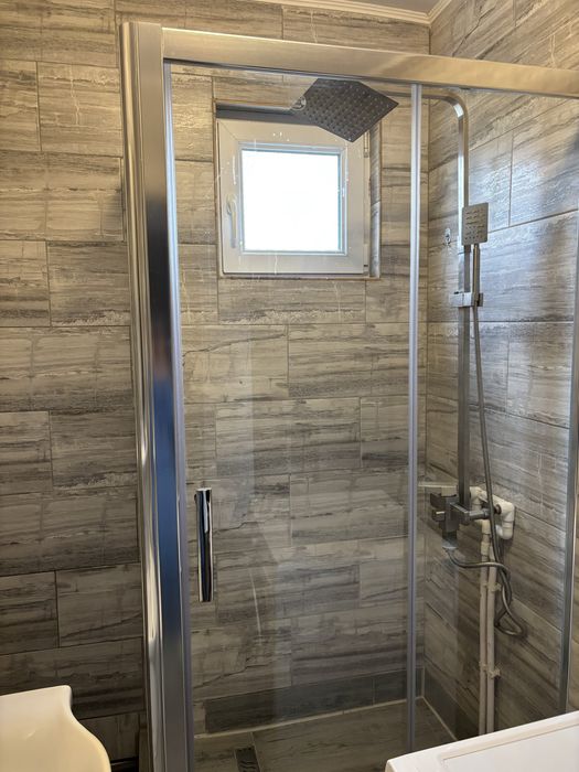 Vand cabina de dus in stare foarte buna