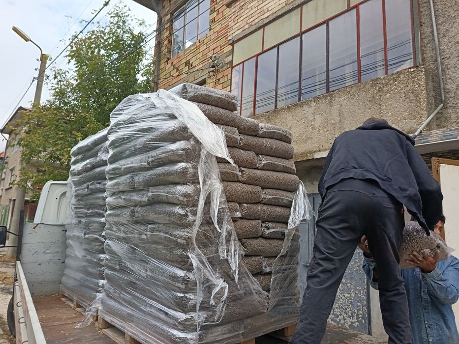 Предлагам всякакви видове пелети 6 мм слънчогледови, дървесни, сламени