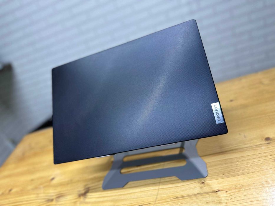 мощный Lenovo V15 на Ryzen