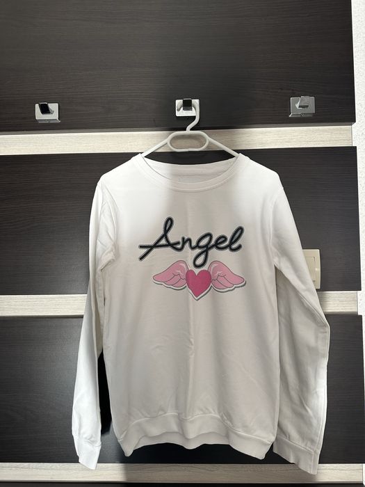 Бяла блуза с надпис.