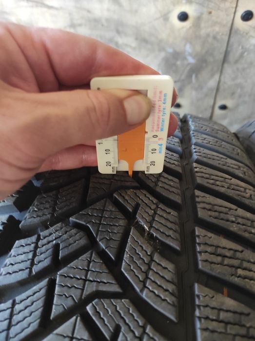 225/45/18 Dunlop