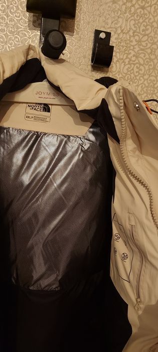 Пуховик бежевый с черным