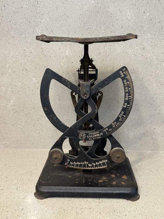 Антична пощенска везна от 1910 година.