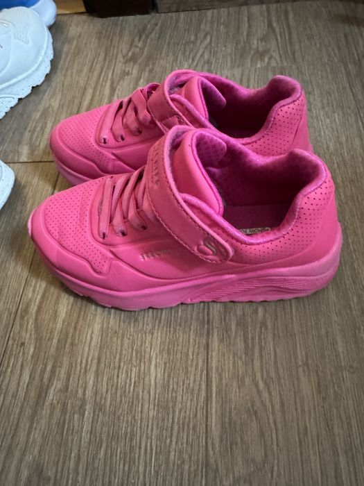 Skechers nr 31, fete