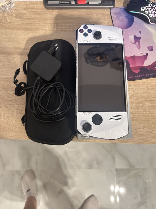 ASUS ROG Ally Z1 Extreme | 512GB | Folie sticlă + husă + cutie |