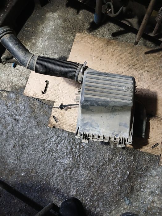 Корпус воздушного фильтра Гольф3