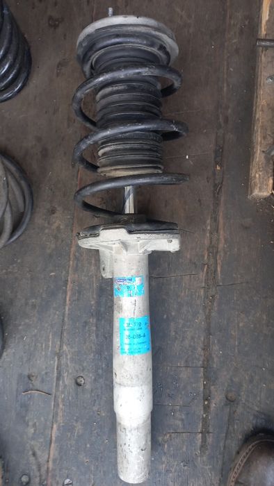Продам амортизаторы пружины на БМВ 3.5. 7.