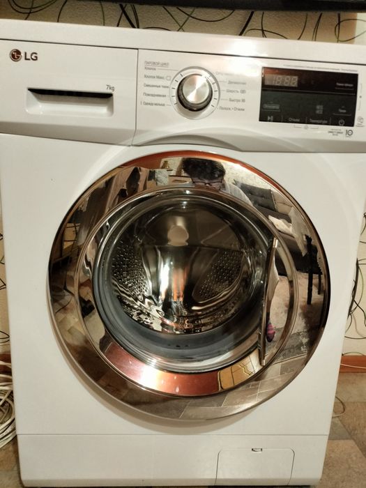 Продам стиральную машинку на гарантии марки LG на 7кг