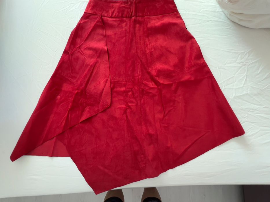 Costum piele sacou si fusta, culoare rosu, marime L