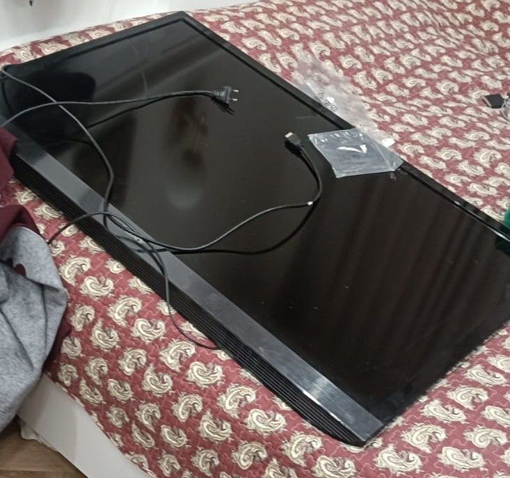 Продается телевизор большой 20 тыс тг