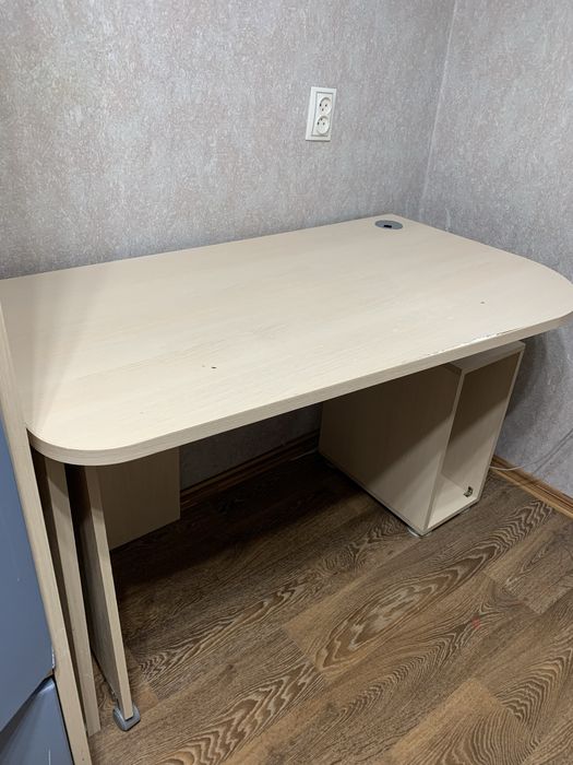 Письменный стол