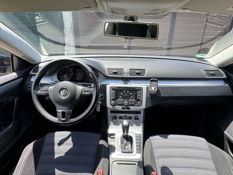 VOLKSWAGEN Touran 2010 — imagine 4