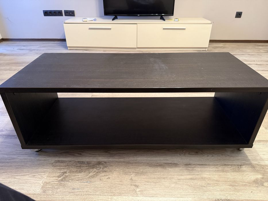 Холна маса с колела