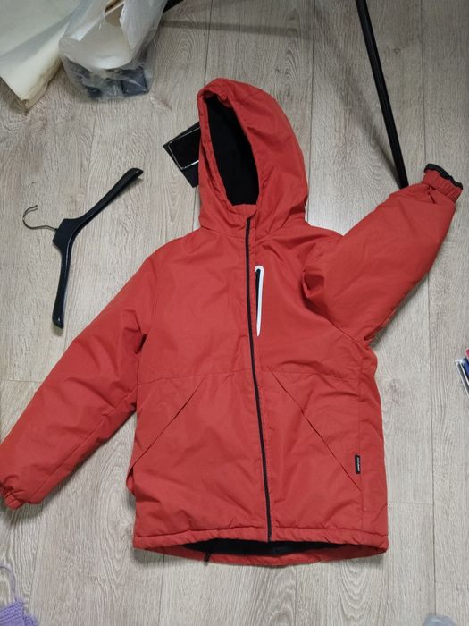 Продам куртку детскую