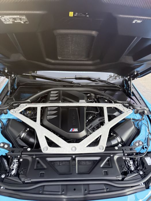 BMW M4 CS машина новая