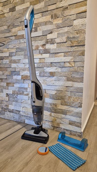 Aspirator vertical Philips PowerPro Aqua