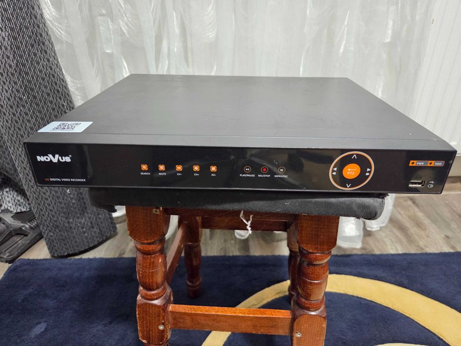 DVR/NVR hibrid 16ch AHD + 24 IP 4TB Novus NHDR-5116AHD