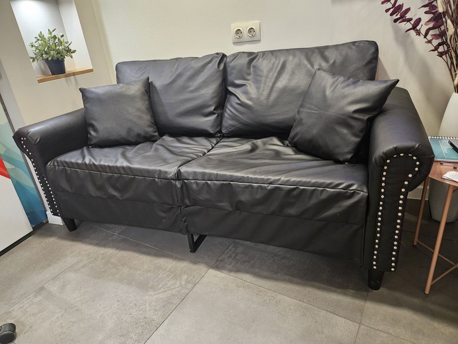 Черен кожен диван
